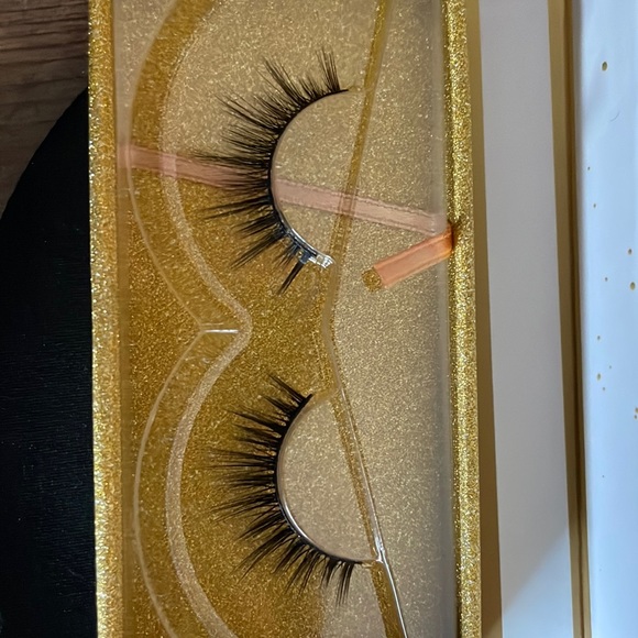 Lashaholic luxury lashes and lava lashes premium faux mink eyelash bundle - Picture 5 of 5